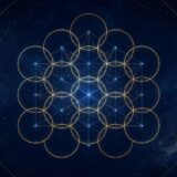 深い藍色の宇宙を背景に13の円とメタトロンキューブを描いたフルーツ・オブ・ライフ